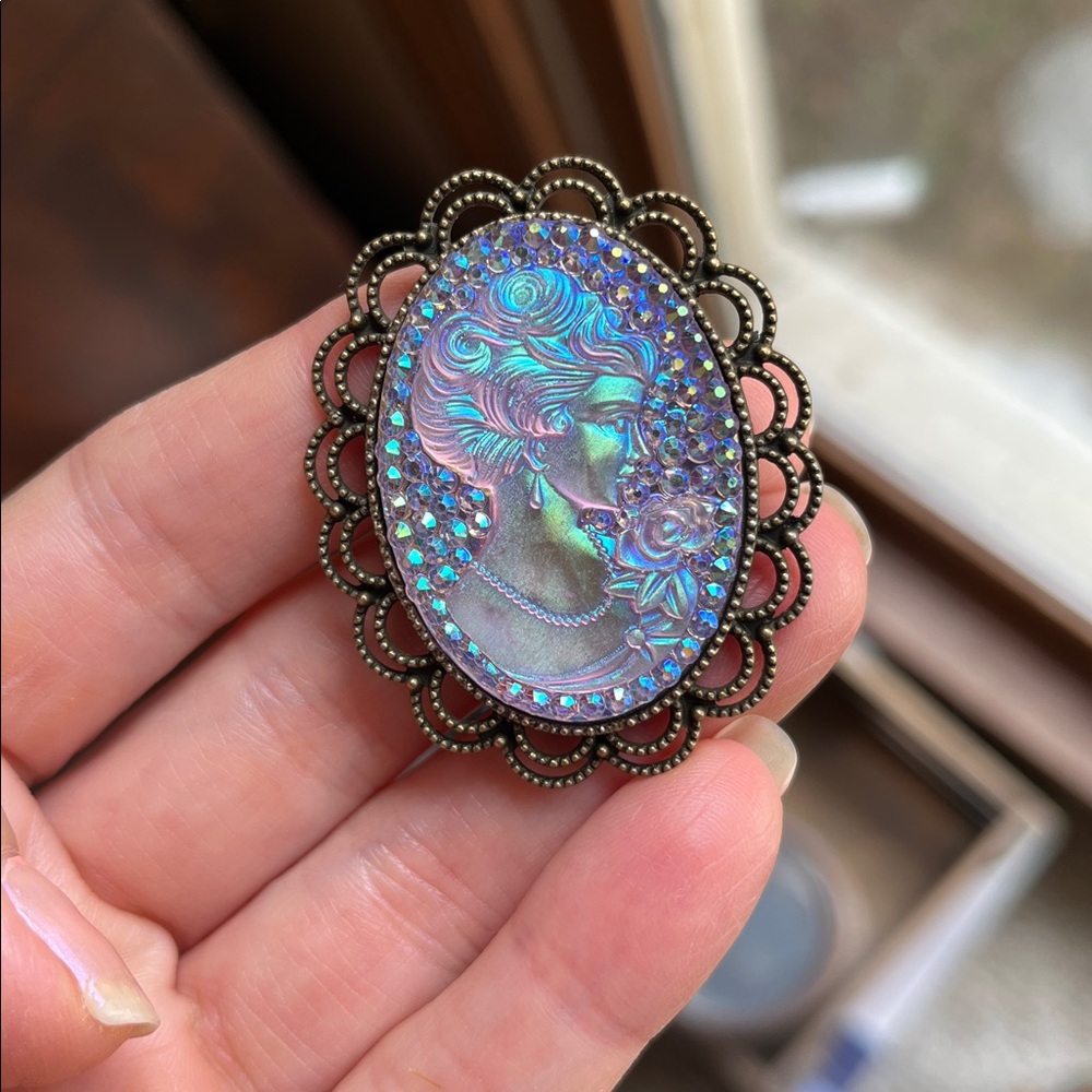 Vintage Style Cameo Brooch